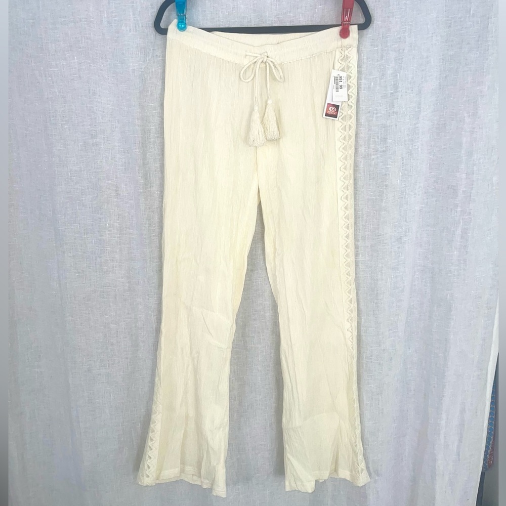 RipCurl Women’s Off-White Linen Pants.
